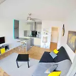 2 Min De La Plage, Parking, Terrasse & Wifi! *