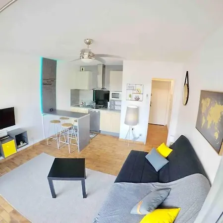 2 Min De La Plage, Parking, Terrasse & Wifi! *
