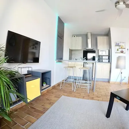 Apartamento 2 Min De La Plage, Parking, Terrasse & Wifi! *